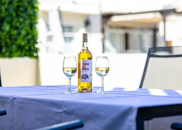 Sunstay Seaside Flat I Puerto Marina شقة *